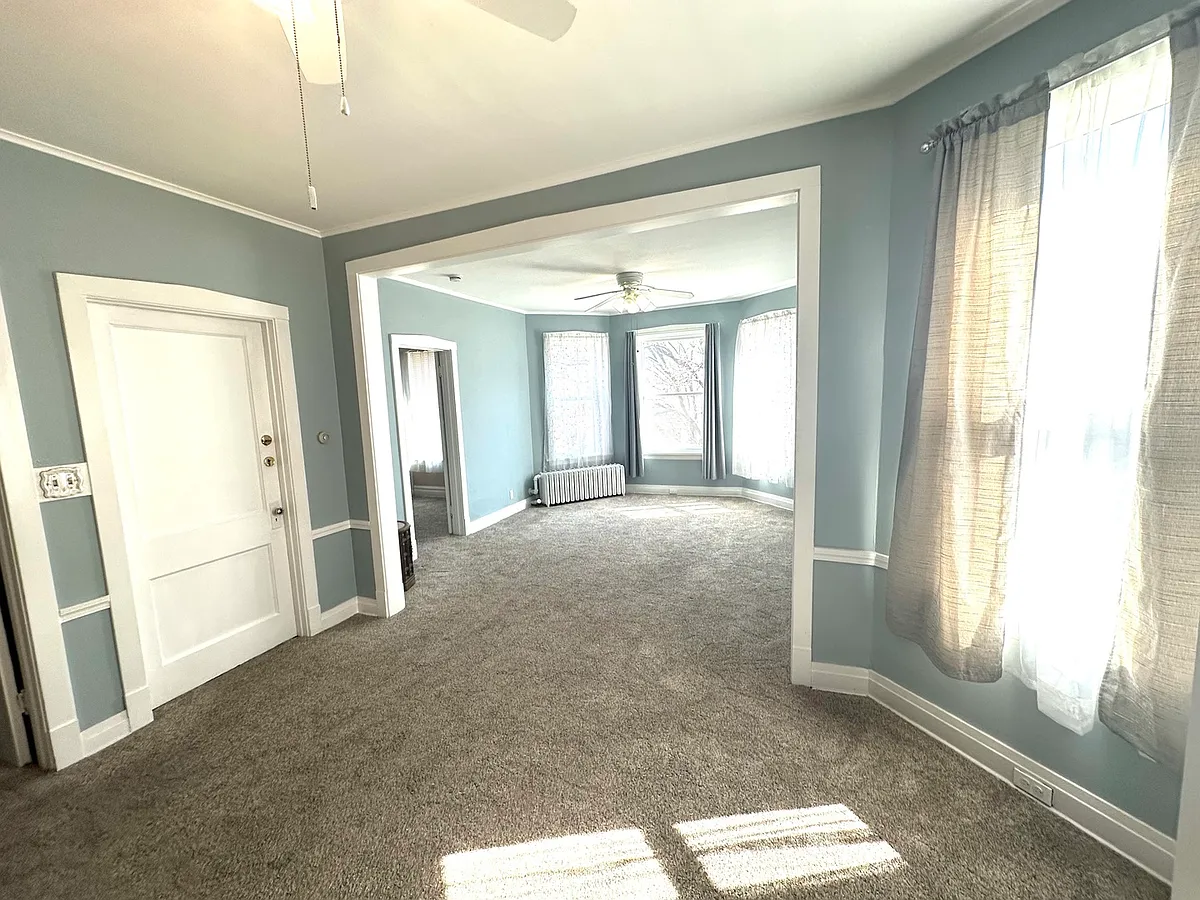 Building Photo - 4714 N Laramie Ave #2
