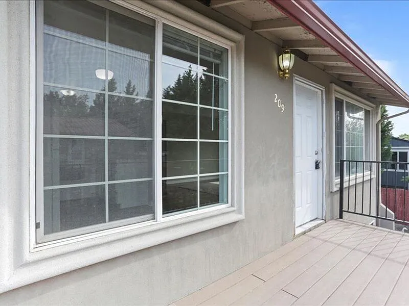 2 bed, 1.0 bath, 775 sqft, $1,700 — Photo 2