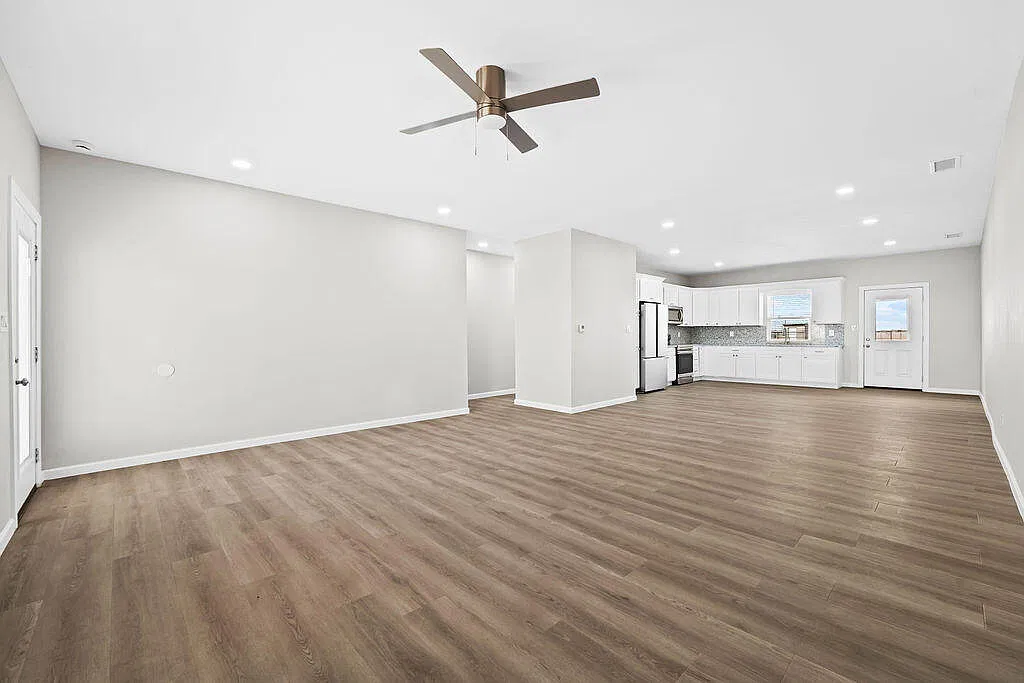 2 bed, 2.0 bath, 1600 sqft, $1,800 — Photo 3