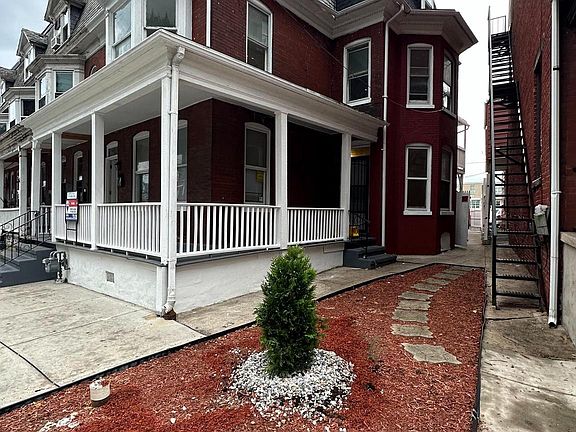 3rd image of 420 E Prospect St