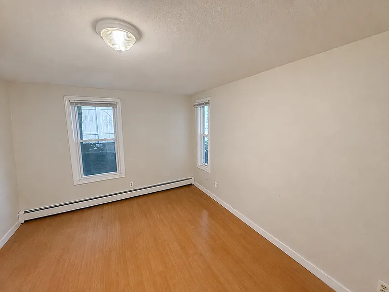 52 Ring St — Photo 7