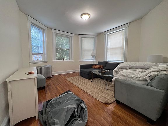 3rd image of 384 Riverway APT 5
