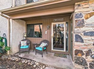 221 Ballytore Ct, Yardley, PA