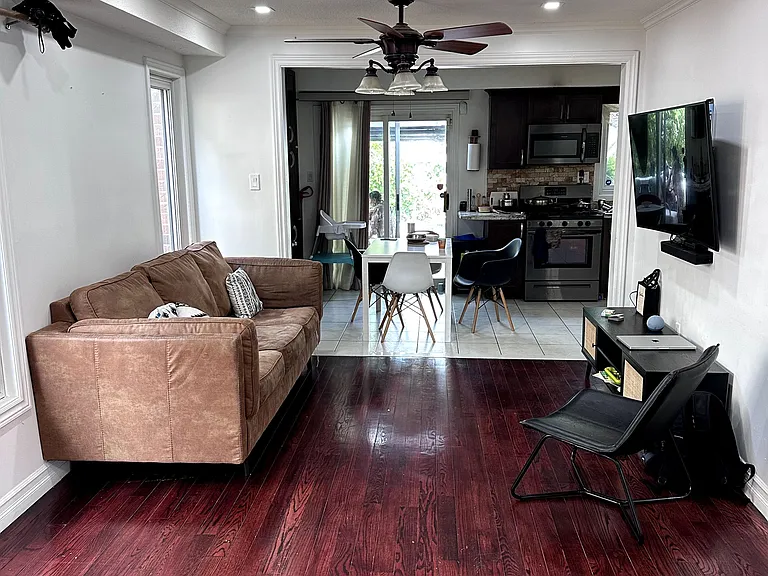 4 Sunshade Pl — Photo 3