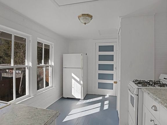 3rd image of 723 NE 9th Ave APT A