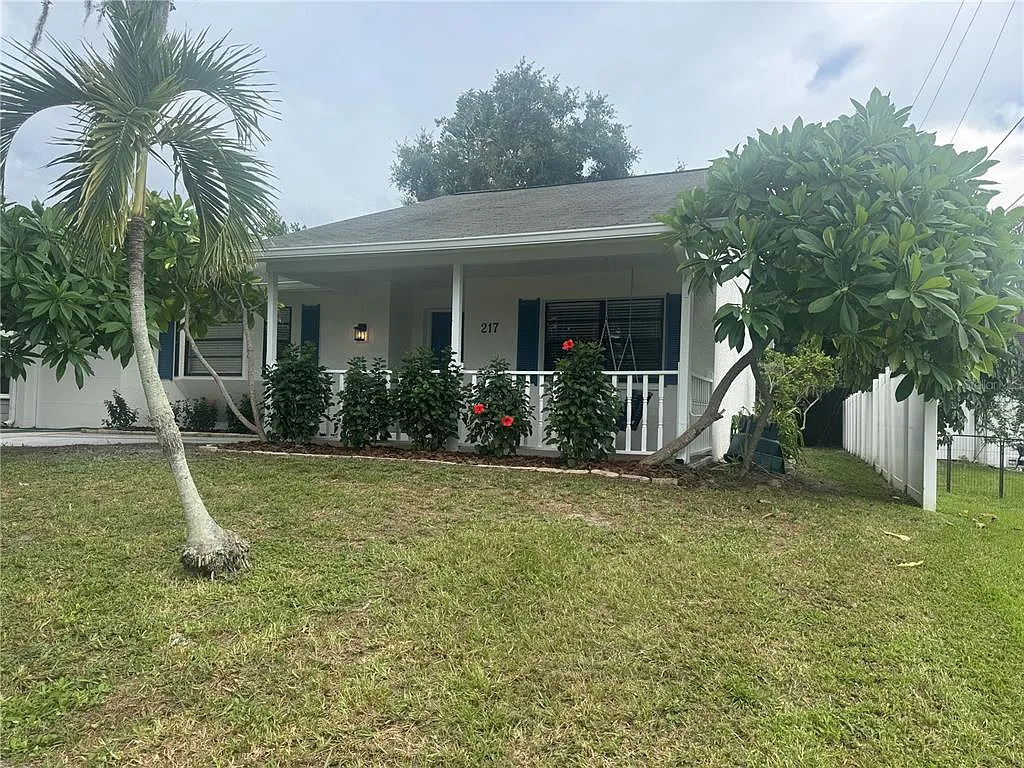 3 bed, 2.0 bath, 1297 sqft, $3,000 — Photo 2