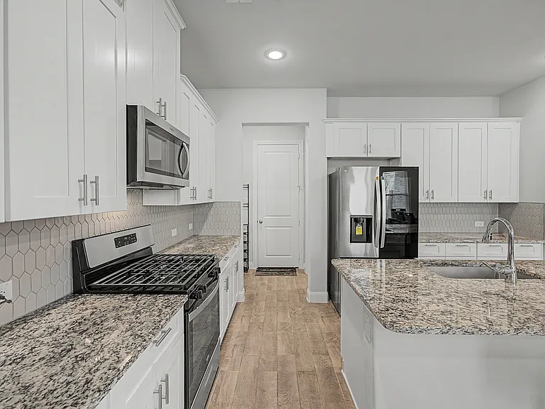 537 Hutchinson Ln — Photo 6