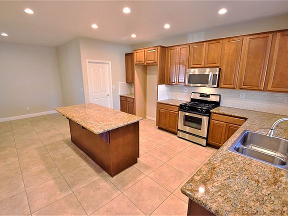 4th image of 648 Newbridge Ln