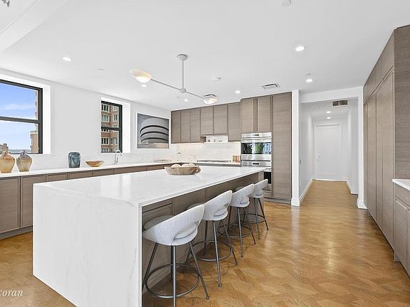 4th image of 207 W 79th St #12
