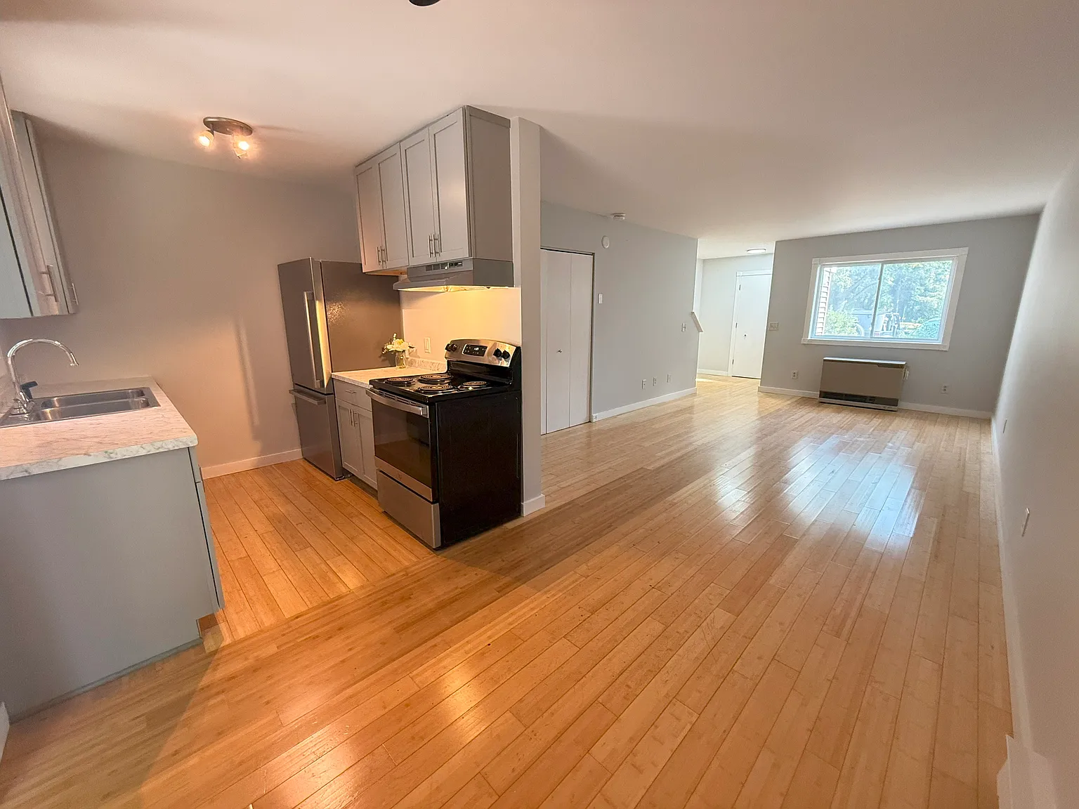 2 bed, 960 sqft, $2,200 — Photo 1