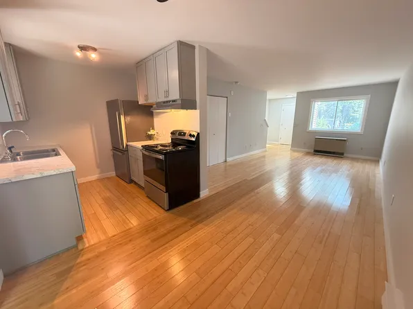 P4 Grandview Dr, South Burlington, VT 05403