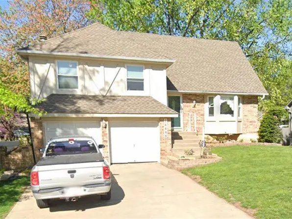 14224 S Cottonwood Dr, Olathe, KS 66062