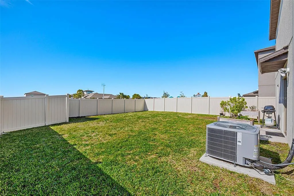 6 bed, 2614 sqft, $3,020 — Photo 3