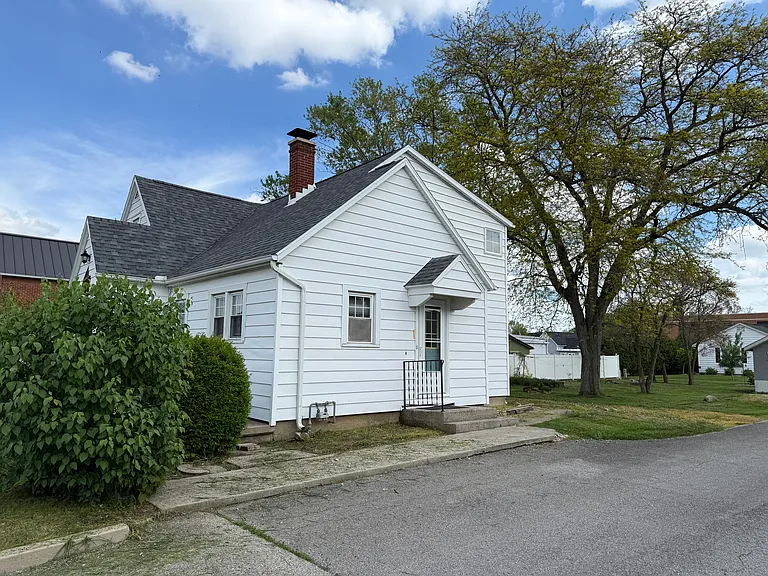 109 W South St — Photo 3