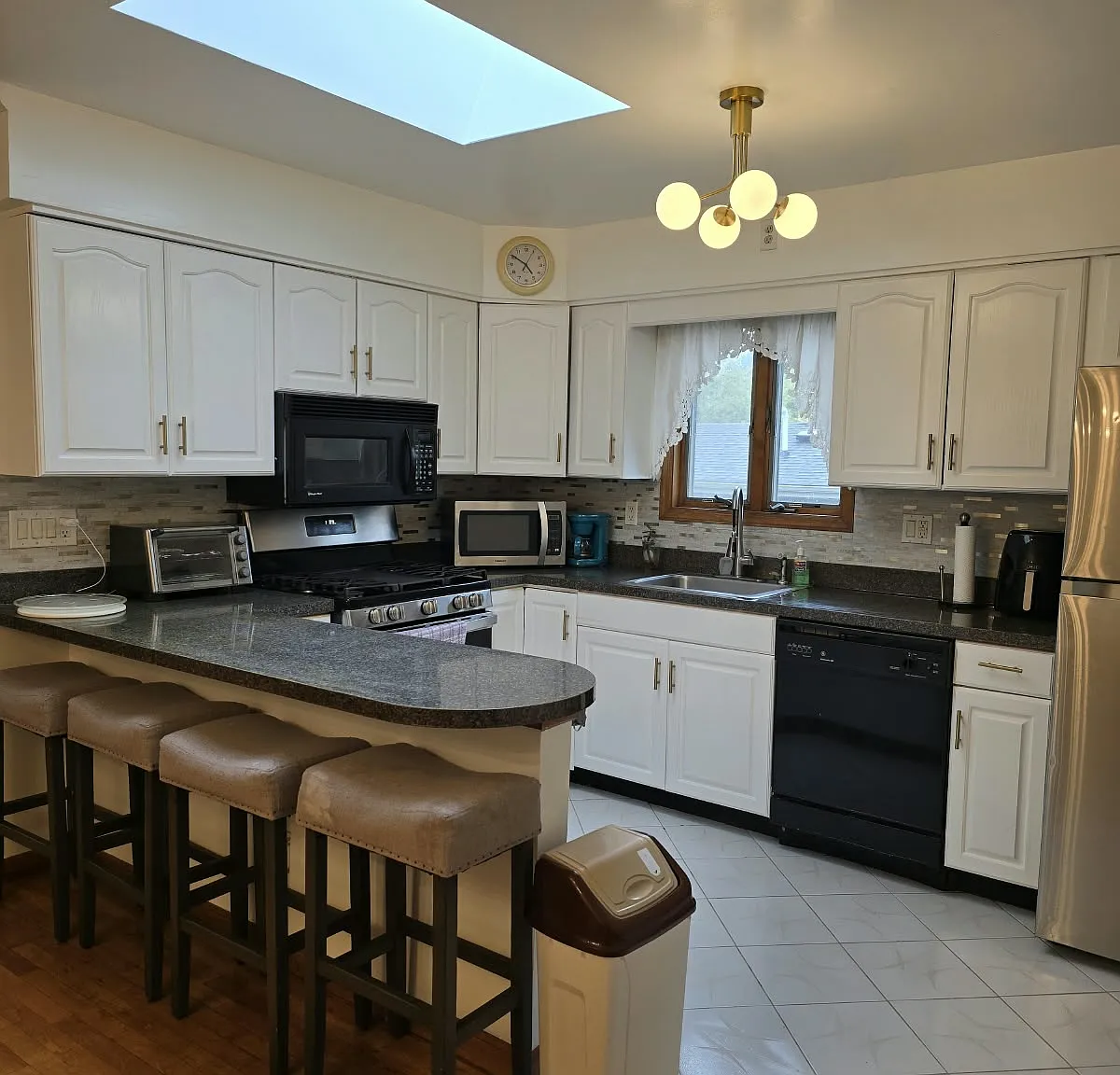 3 bed, $3,200 — Photo 2