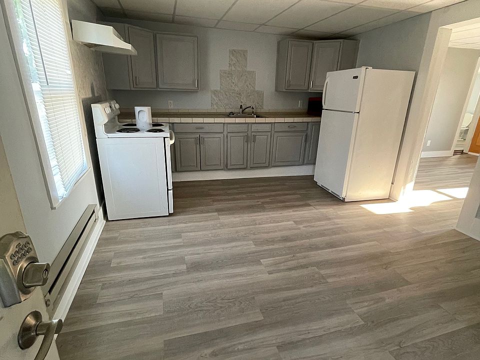 Upstairs Front Door Entrance / Kitchen / Dining Room