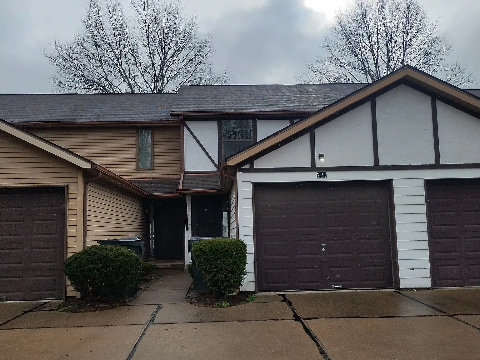2 bed, 1.5 bath, 950 sqft, $940 — Photo 1