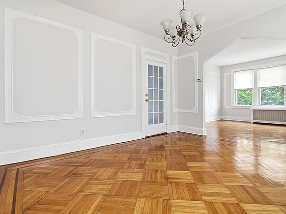 5th image of 211 McAdoo Ave