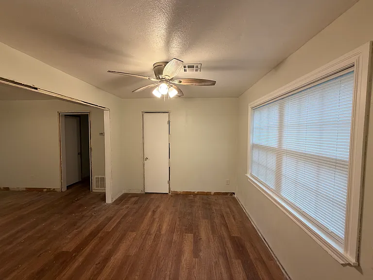 620 SW 50th St — Photo 5