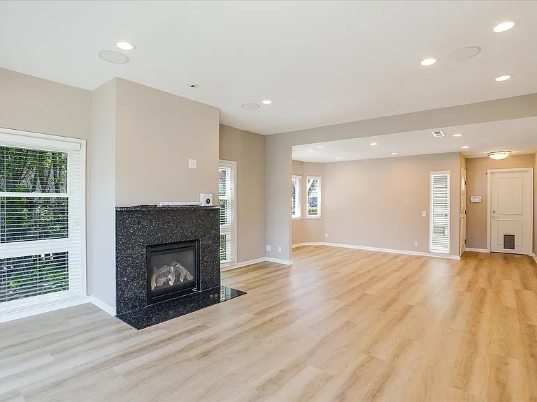 608 Mystic Ln — Photo 15