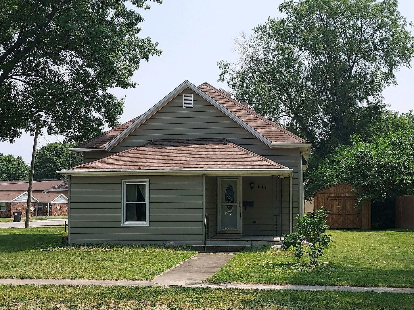 611 N Court St, Tuscola, IL 61953 Zillow
