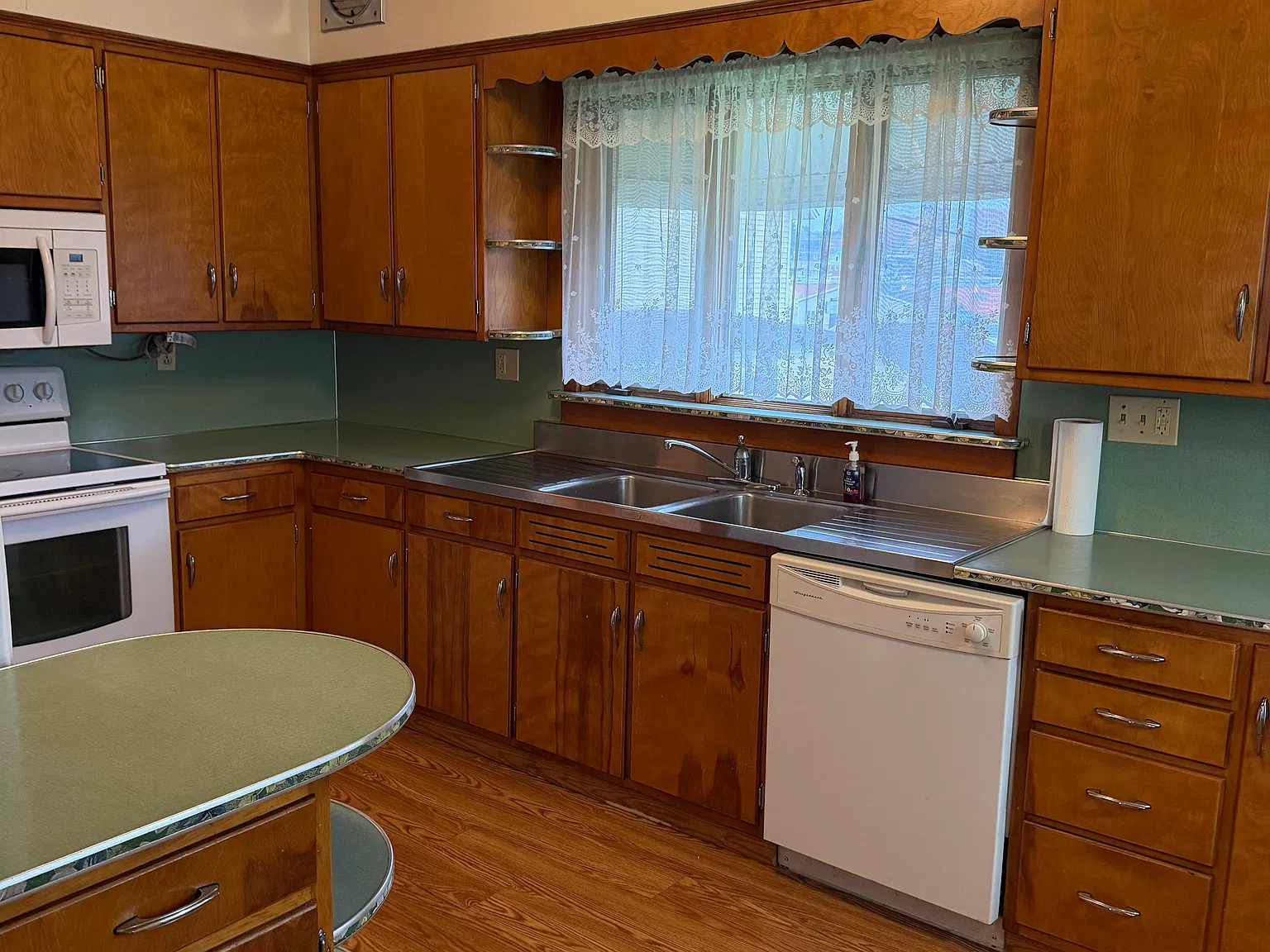2 bed, $900 — Photo 3