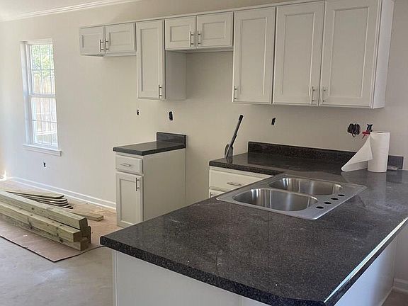 5th image of 307 Chestnut Dr