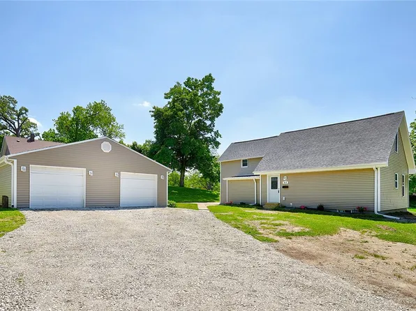 812 1st St N, Newton, IA 50208