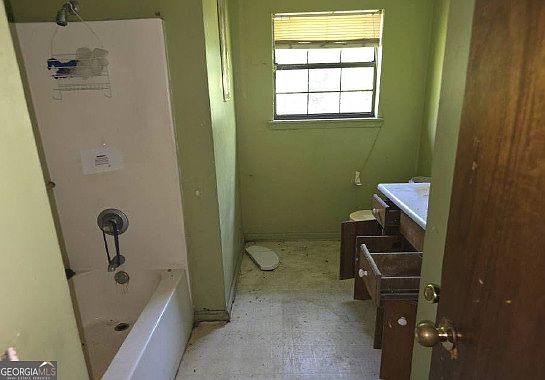 4th image of 1705 Spooner Rd