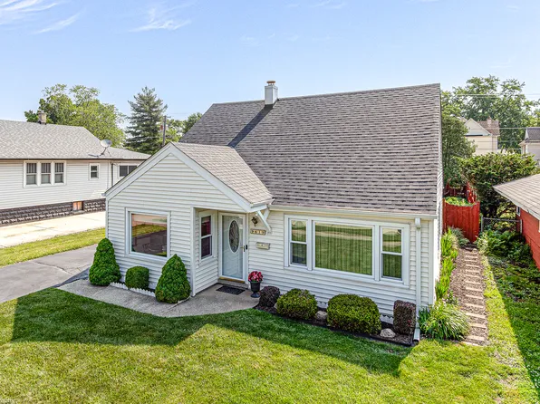 9619 S 53rd Ave, Oak Lawn, IL 60453