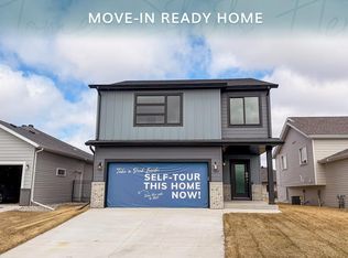 7889 Cottonwood Blvd, Horace, ND 58047