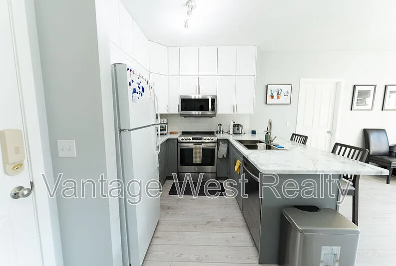 2 bed, 2.0 bath, 922 sqft, $1,995 — Photo 3
