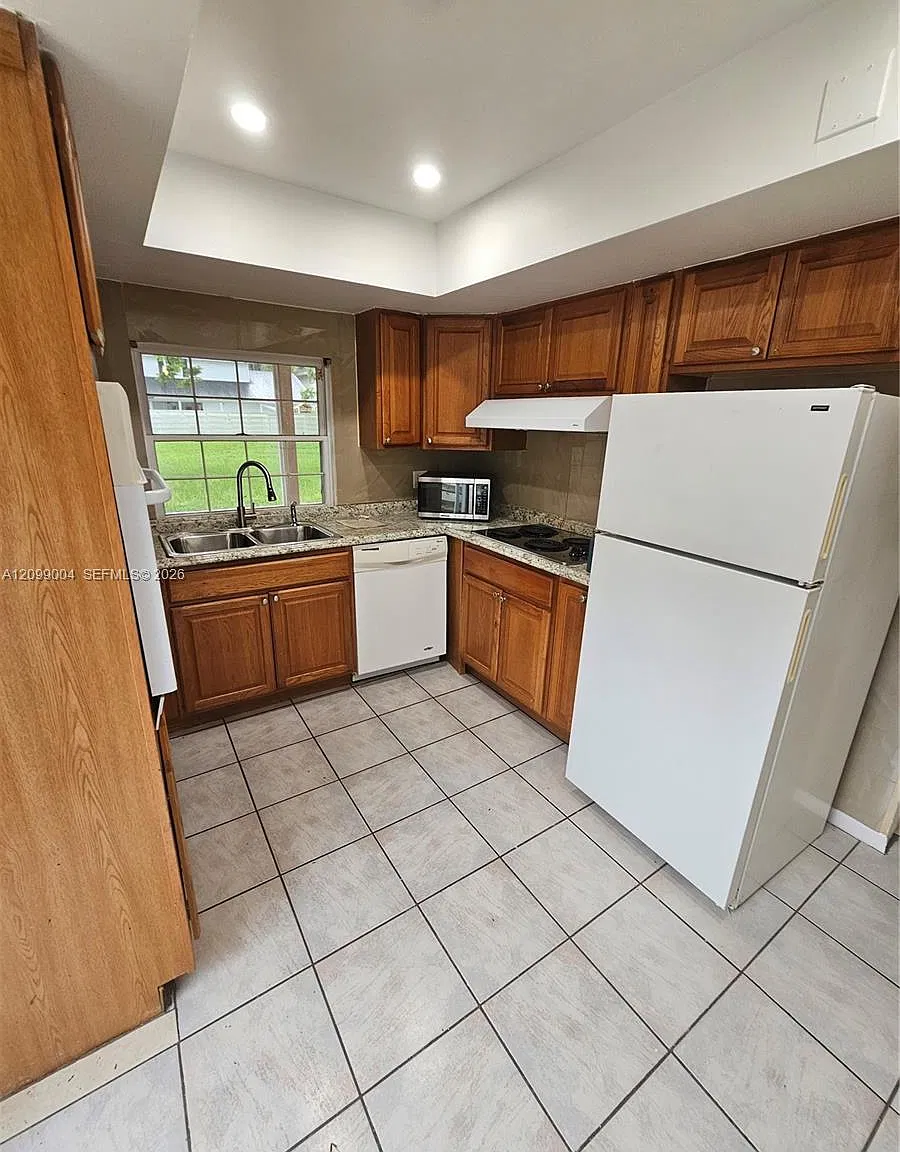 14780 SW 139th Ct — Photo 2