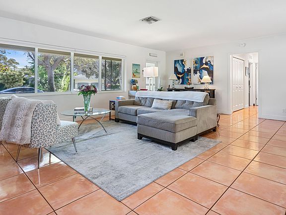 3rd image of 2549 NE 27th Avenue