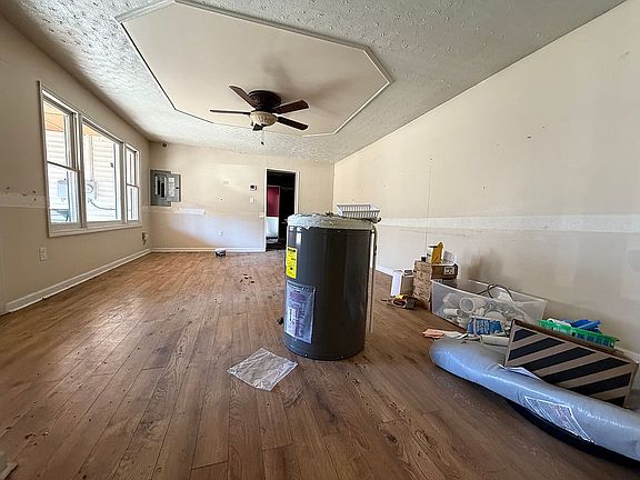 3rd image of 1856 E Concord Rd