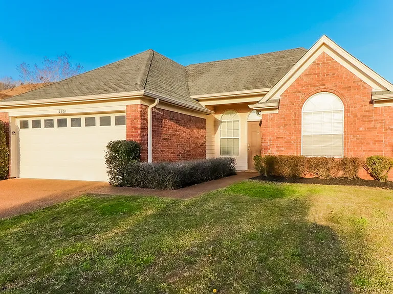2806 Breezy Ridge Trl — Photo 3