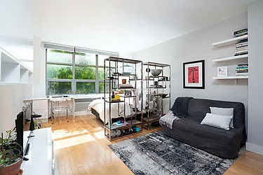 Rented by R New York