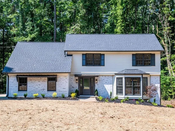 1720 Ridgefield Dr, Roswell, GA 30075