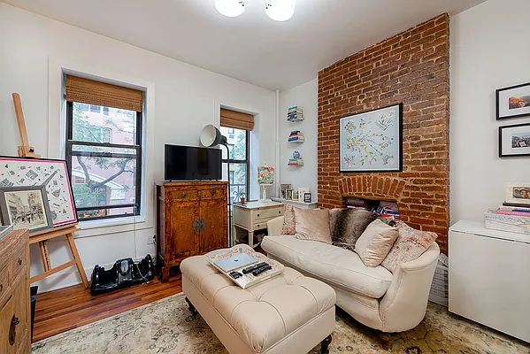 Rented by Guy Goldman, LREB | media 18
