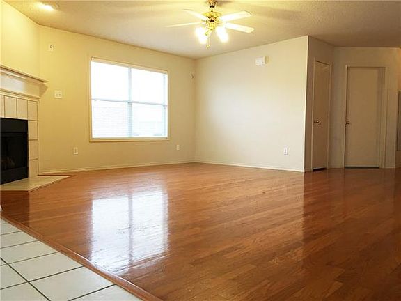 5th image of 4932 Trail Hollow Dr