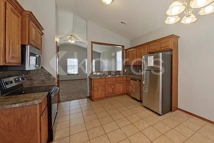 2421 Arbor Dr — Photo 7
