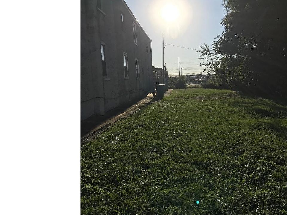 2nd image of 318 Market St
