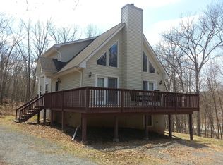102 Laurel Rd, Lackawaxen, PA 18435