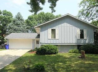 6718 Brentwood Dr NE, Cedar Rapids, IA 52402