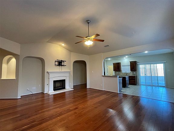 5th image of 1236 Woodbine Cliff Dr