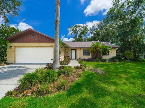 1701 S Golfview Dr, Plant City, FL 33566