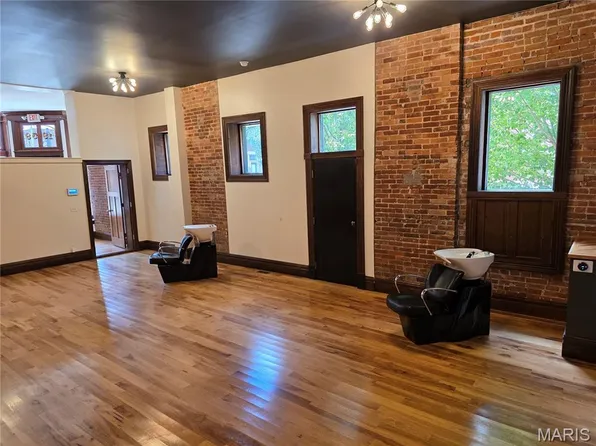 1957 Cherokee St, Saint Louis, MO 63118