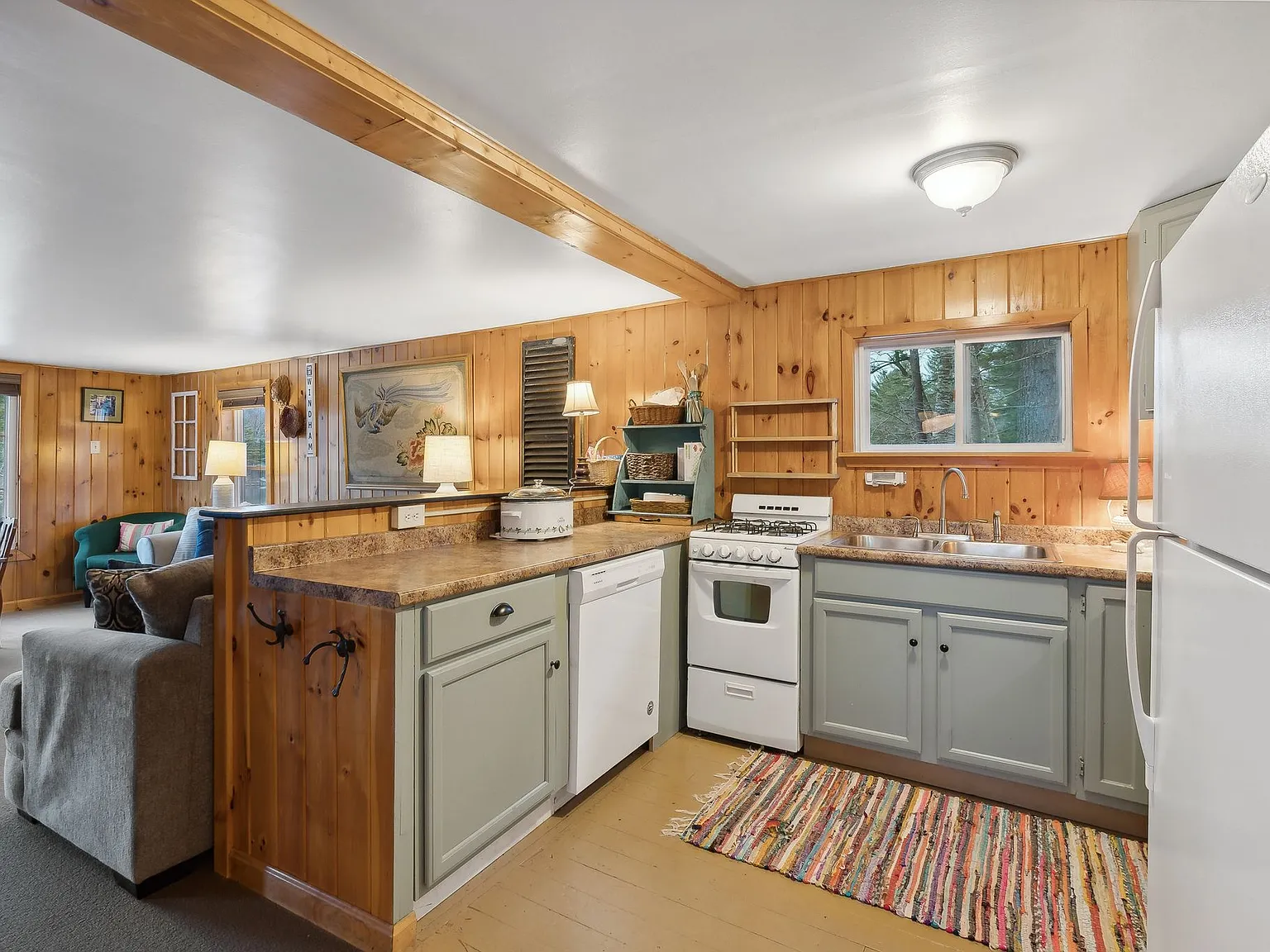 3 bed, 1.5 bath, 1244 sqft, $2,200 — Photo 3