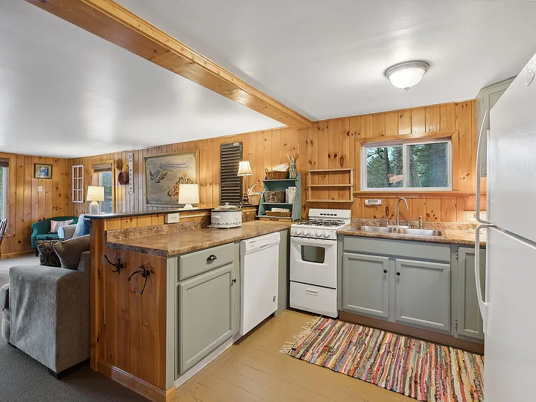 122 Anglers Rd — Photo 3