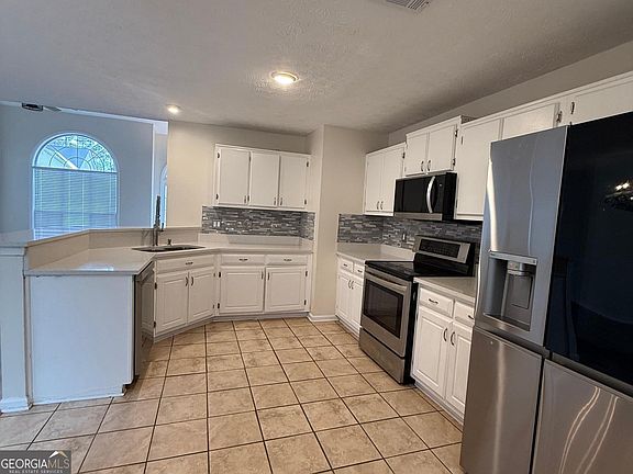 4th image of 1361 Daffodil Ln